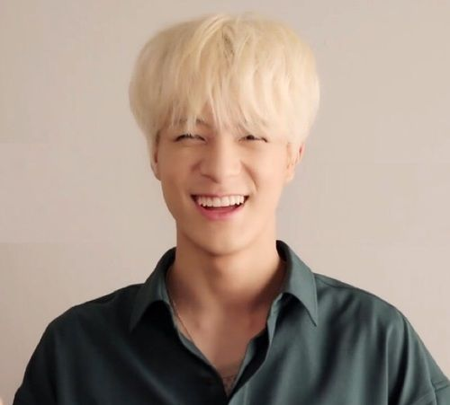 Lee Jeno cutest eye smile -a devastating thread