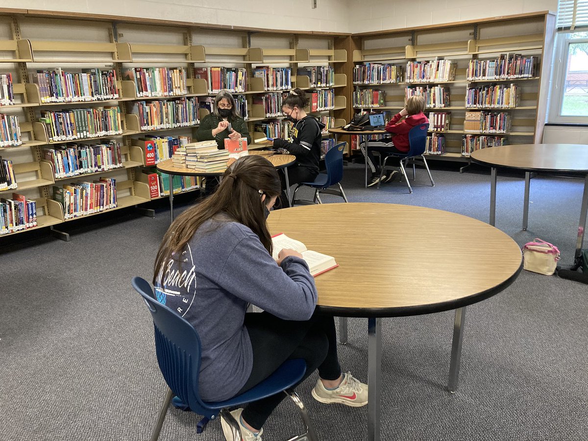 Eastern’s Library Media Center is open during lunch! Fill in the form on our website for an invite to join the fun! <a href="/EMSPrincipal17/">Matt Johnson</a> <a href="/MCPSSLMP/">MCPSSLMP</a>