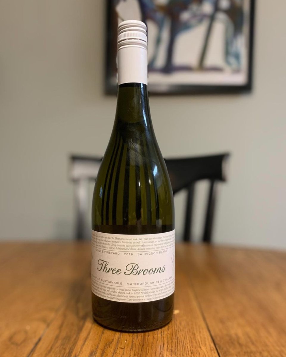 Fridge worthy, porch approved! Crisp & fruity taste of a New Zealand Sauvignon Blanc. 
#bestbrandsinc #ThreeBrooms #SauvignonBlanc #wine 
📸@Regal_Wine