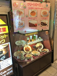 CB_Shimotaka's tweet photo. 当店のビル2階に、ドトールコーヒー系列のカフェコロラドが運営しています。

お席までデリバリー致します！
当店限定特製カレーはなんと390円！！！

温かい料理を食べながら漫画を読んだりインターネットをいじるのはいかがでしょうか。

詳しくはこちら↓↓
https://t.co/FPyDroQY02 https://t.co/ho3Z6w679F