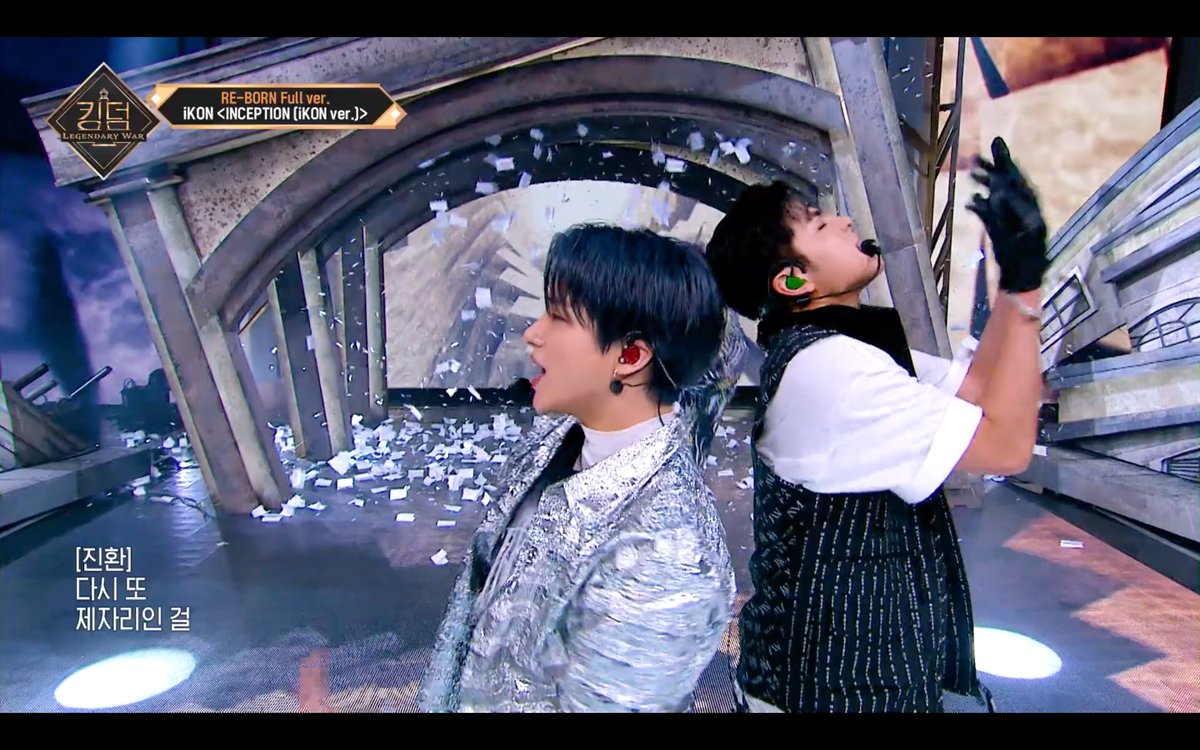 P20150915's tweet photo. 아 미친 왜 종이를 뿌리나 했는데 이거... 꿈이 무너지고 있는 걸 표현한 거 아님?????? 건물도 조금 기울어져 있고... 목표물이 꿈에서 깨어나고 있네 ㄷ https://t.co/6bPElTV4xQ
