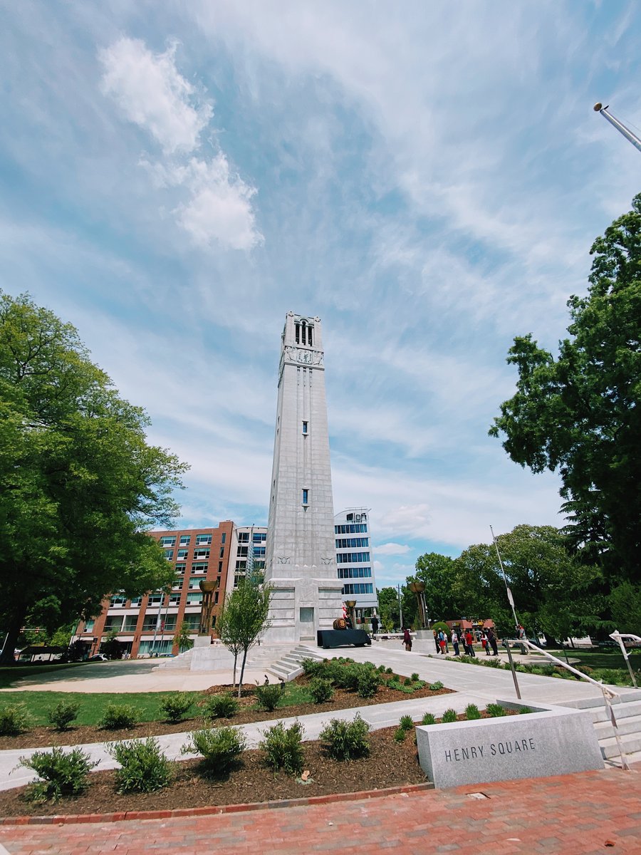 NCStateAlumni's tweet image. Our hearts ever hold you, @ncstate.

This afternoon, students participated in the time-honored tradition of placing their class rings inside the Belltower. Among the rings sleeping in the Shrine Room tonight are four from the Hunter family that span three generations. 💍🐺😍