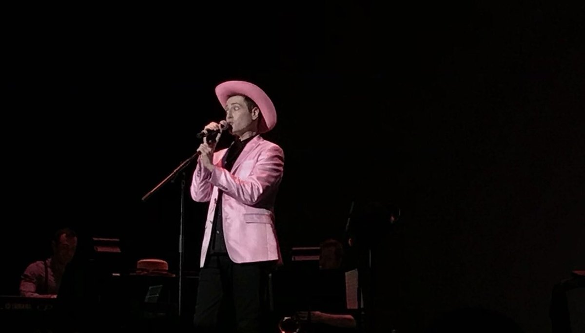 RandyRainbow's tweet photo. I’m not saying I *will* be breaking some major live tour news very soon, and I’m not saying I *won’t*. I’m just saying I *may* have to consider not eating penne alla vodka three times a day if wearing pants again is something that  *might* be in my future...🤐 #tbt https://t.co/6VXzJqQZ1m