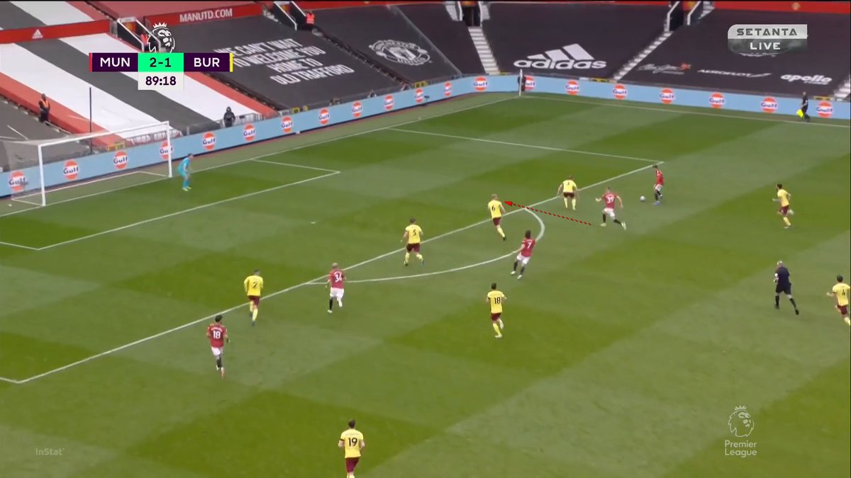 Verticality:Moving directly forward is vital in winning games. Here, Pogba plays a vertical pass to Cavani who squares it to Mason. McTominay's making a vertical run and Mason finds him with a vertical pass.Two vertical passes + one vertical run = great chance.