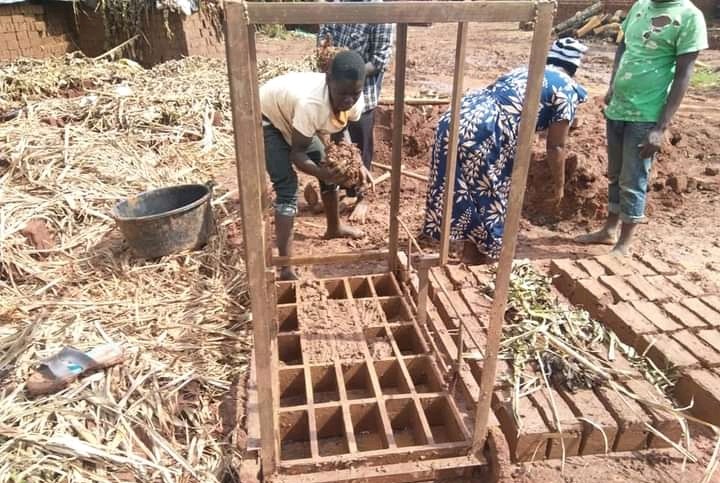 ActionAgainstP2's tweet photo. This week, we have been able to train people of Ntondwe community in Charcoal Briquettes, Beekeeping, Candle, Bricks Making and Financial Literacy. We were able to innovate a 30 brick mould that can produce about 6000 bricks a day.
#Turnpovertyintoproperty https://t.co/4ZlqBciJJC