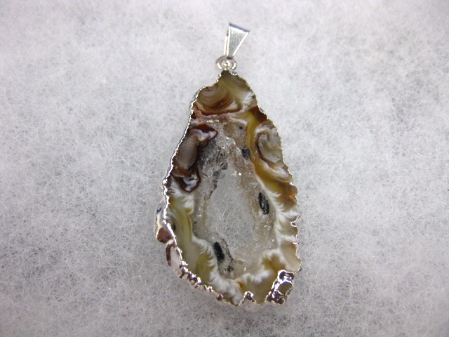 Geode Pendant #6
Click On The Link Below To Learn More Information Now!
indiana9fossils.com/product/geode-…

#geode #geodependant #pendant #jewerly #rock #gem #gemstone #gemjewelry #metaphysical #stone #beautifulpendant #jewerlylover