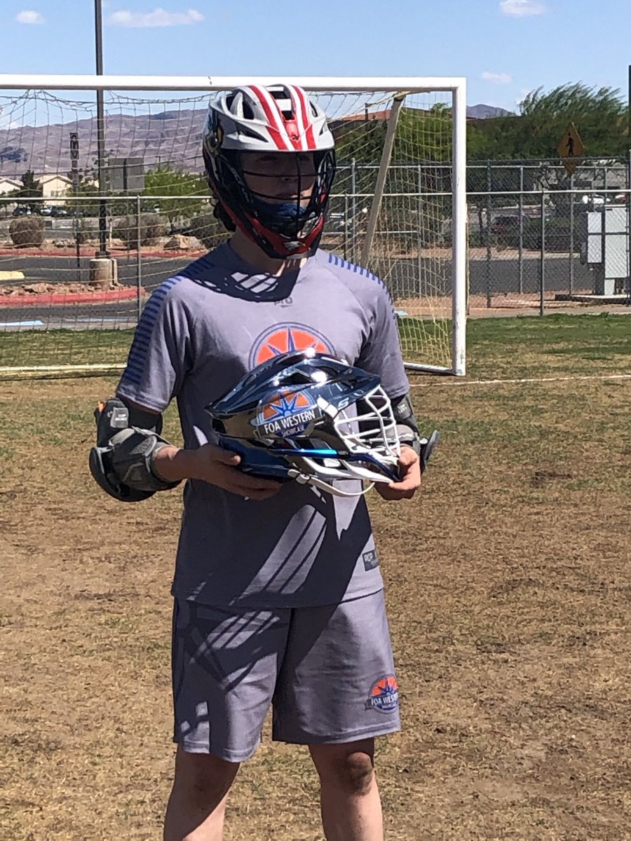 hanson27_jamie's tweet photo. Micah Hanson kicking it in Vegas at the #faceoffacademy #foawesternshowcase @FlowGo37 @trevorbaptiste9 https://t.co/yuB5JGxxJJ