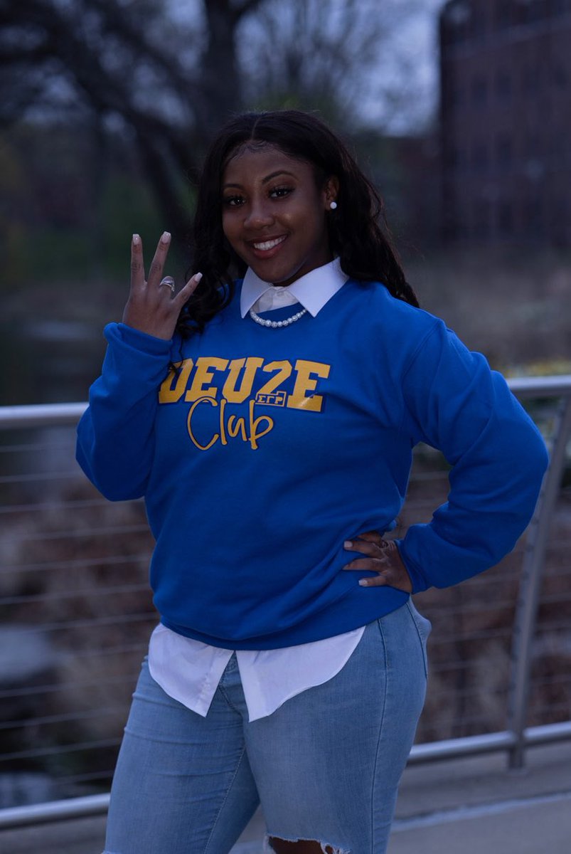Breehoop6's tweet photo. PreΣΣure Applied.. This Pretty Poodle 🐩 is FINALLY off the leash! 💙💛🐩
Allow me to reintRHOduce myself.. My Sister’s  will forever know me as Blu Σtorm 💙💛 
I am the Deuce of this here line! Thank you to everyone who helped me get to this point 💛💛💙💙 EE-YIPP!!! https://t.co/Pan8QmRapl