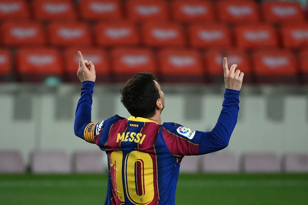 futtmais's tweet photo. Quando Lionel Messi está querendo jogo, não dá. Atualmente, é o melhor jogador do planeta. Desfrutem o futebol do argentino. 👑 https://t.co/Nyvv9m4VP5