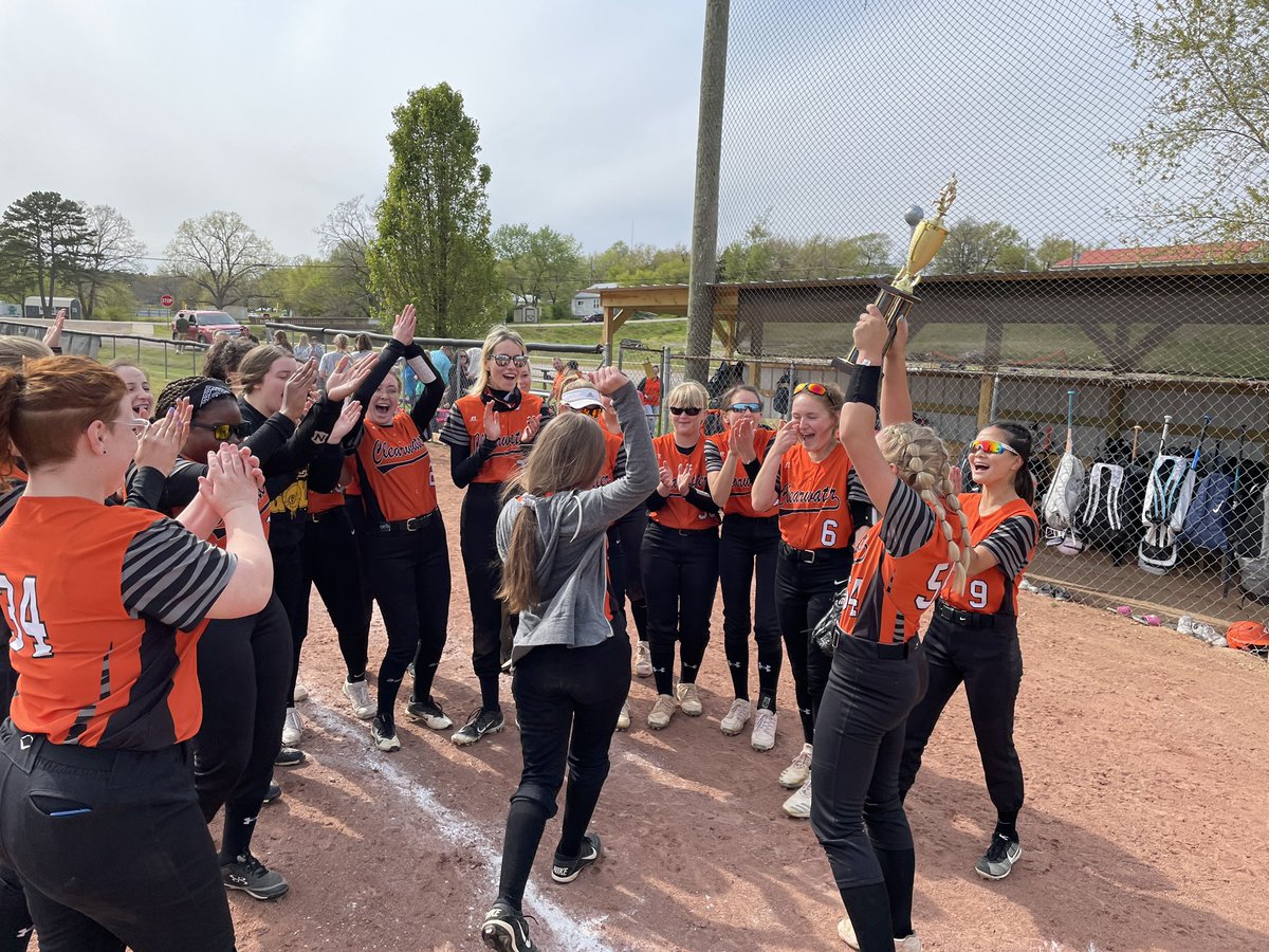 pbshofBrian's tweet image. OFC softball 3rd place:
Clearwater 3,
Doniphan 2