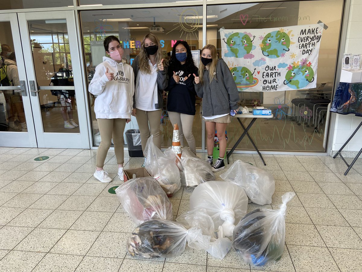 GreenTeam_CGHS's tweet photo. Earth day festival was amazing today! Thank you to everyone for coming out, engaging, and making this a special way to celebrate earth day and to welcome everyone back to the Gibbons campus and community! #CGearthweek21 #EarthDay2021 https://t.co/e4iY4WxMS3