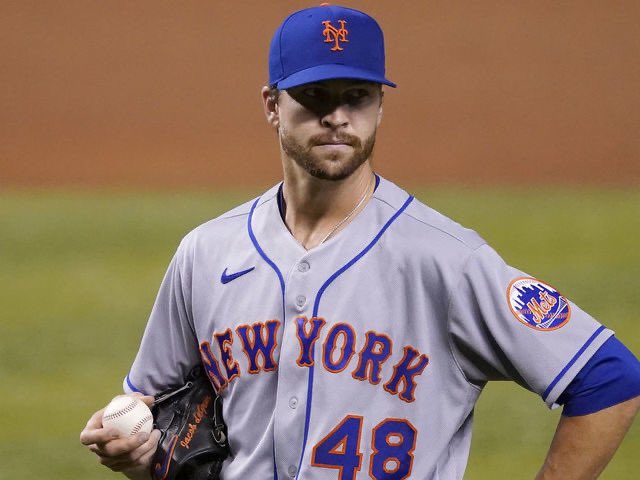 Super70sSports's tweet photo. Jacob DeGrom gives up a run about once every three weeks and somehow goes 10-9 every year. Somebody please score some runs for this motherfucker. https://t.co/HAwzX533gy