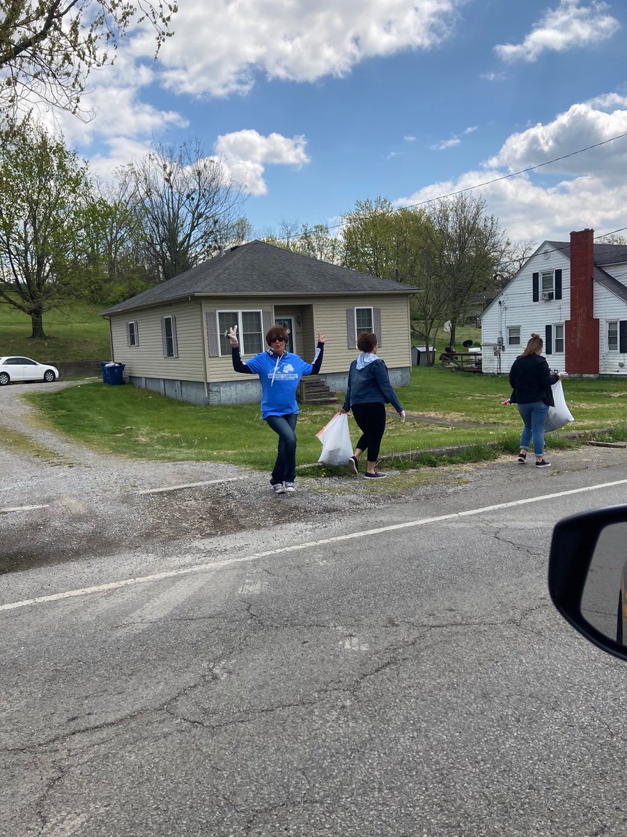 IsaiahHouse's tweet photo. The girls from our sober living homes and IOP program helped clean up in Mercer County for Earth Day!! 🌎
Mercer County Chamber of Commerce
#earthday #IsaiahHouse #womensprograms https://t.co/8WWzmY5AV3