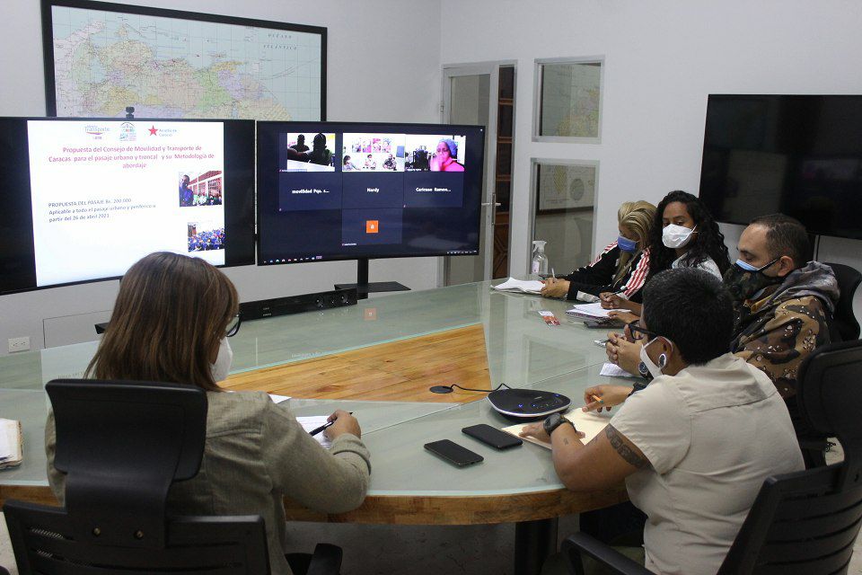 ErikaPSUV's tweet photo. En videoconferencia con el Consejo de Movilidad y Transporte de Caracas chequeamos el ordenamiento del transporte público, la propuesta de modernización del cobro del pasaje y la consulta y debate con las Mesas Técnicas.
¡Organizados por una Caracas patriota, bella y segura! https://t.co/ESyFaGO2E7