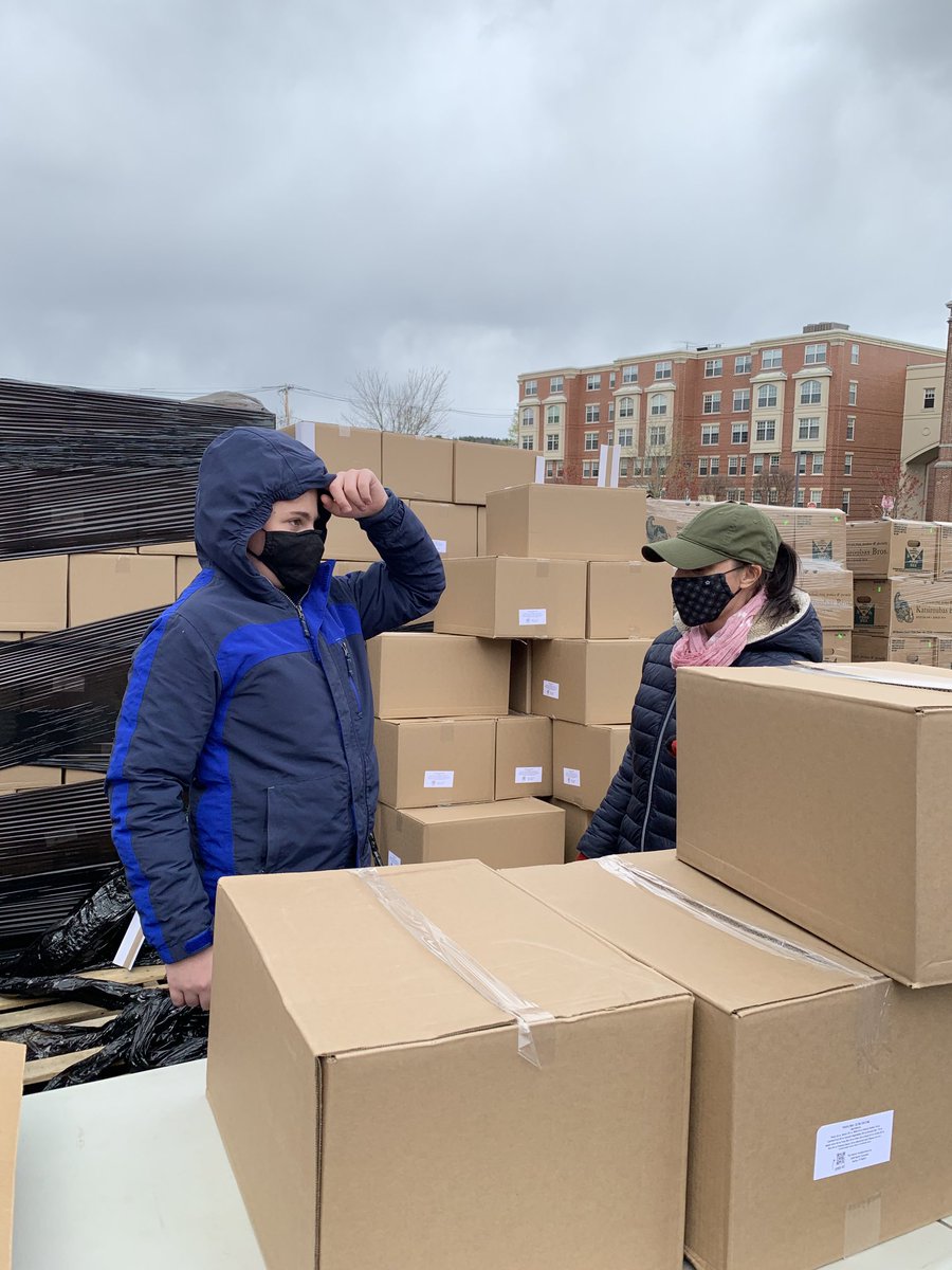 Giving a helping hand with my son at food pantry ⁦<a href="/HealthyWaltham/">Healthy Waltham</a>⁩