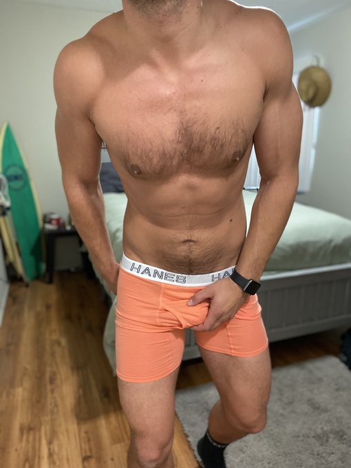 Sausage or cake? Take your pick, it&rsquo;s all on the menu baby.. 🍆🍑   (OF $3)⤵️⤵️ https://t.co/deUa0IsGNL