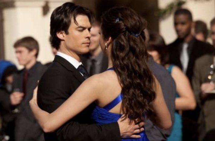 bemore236's tweet photo. Potete shippare chi volete ma di fronte ad una scena del genere siamo stati TUTTI un po’ Delena💙 #TheVampireDiaries #delena https://t.co/Oh3r9IxzQM