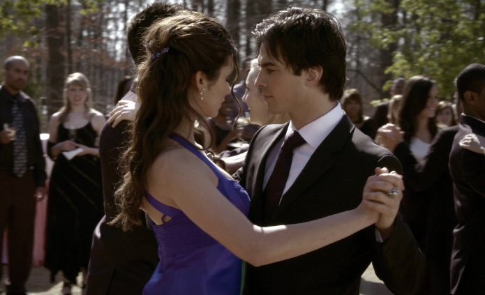 bemore236's tweet photo. Potete shippare chi volete ma di fronte ad una scena del genere siamo stati TUTTI un po’ Delena💙 #TheVampireDiaries #delena https://t.co/Oh3r9IxzQM