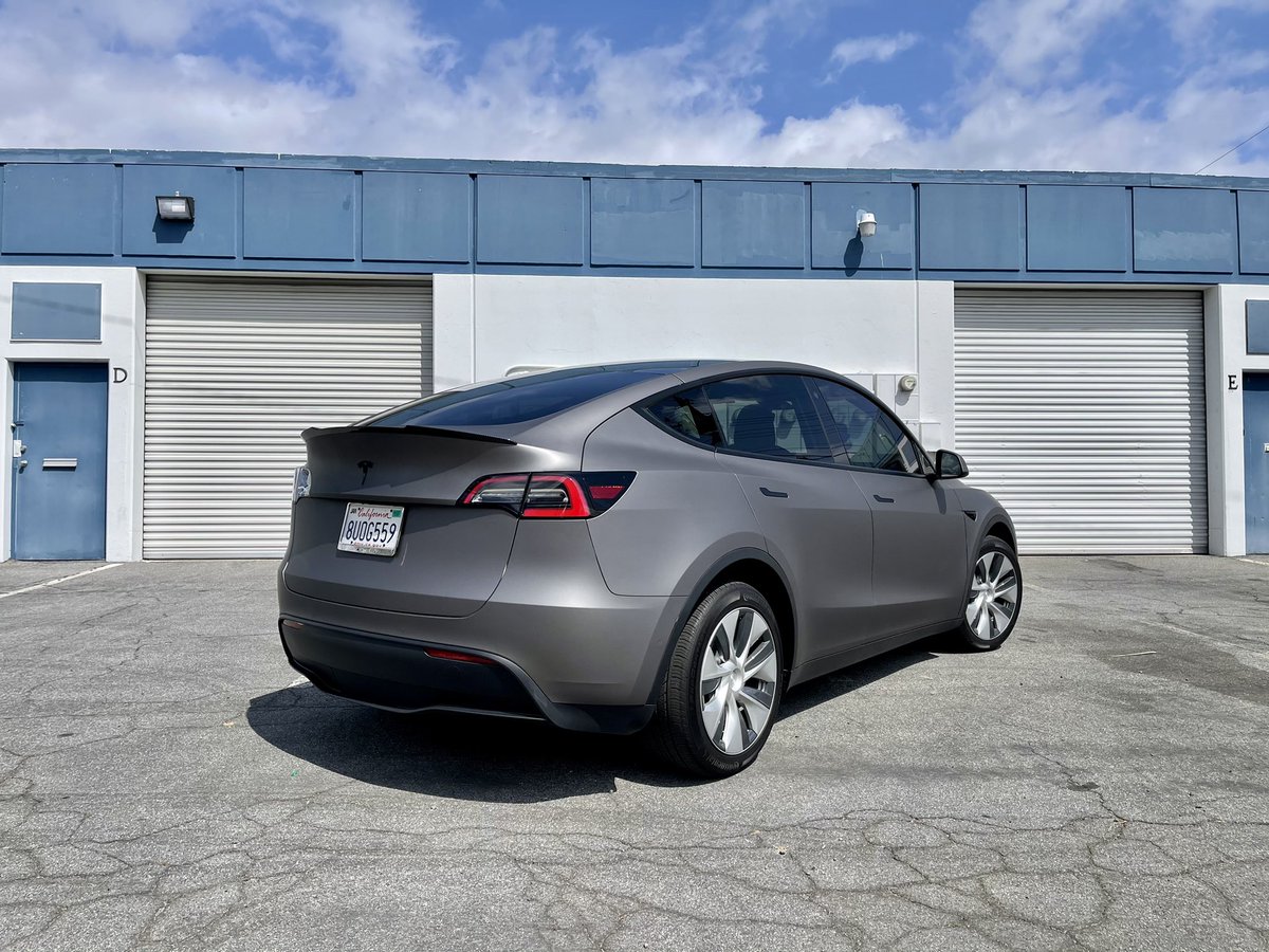 squeegee32's tweet image. Been wrapping my ass off lately. Can’t complain too much tho. Tesla model Y I finished up last week🤙