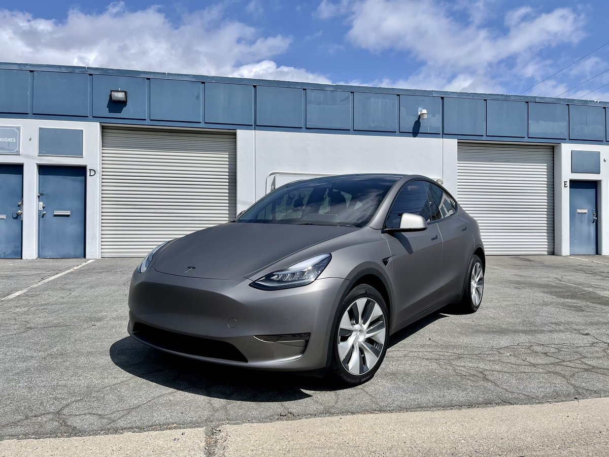 squeegee32's tweet image. Been wrapping my ass off lately. Can’t complain too much tho. Tesla model Y I finished up last week🤙