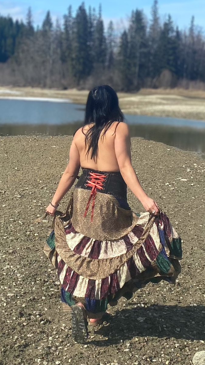 I love how this outfit looks with “The Lacie” belt with the cute corset style ribbon in the back! This is sure to be another festival staple...
Fedella skirt & Lacie belt by @arcanecoda
#beautifulbc #explorebc #bcbusiness #festivalclothes #bcsummer #arcanecrew
