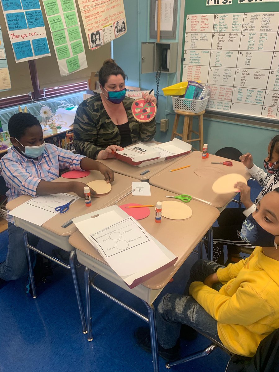 Ps100Bronx's tweet image. 3-223 makes fraction pizza! #fractionsarefun @Ms_A_PS100x @Wonderw_100 @c_white_100 @D8Connect @BxSuptTobia @jen_joynt