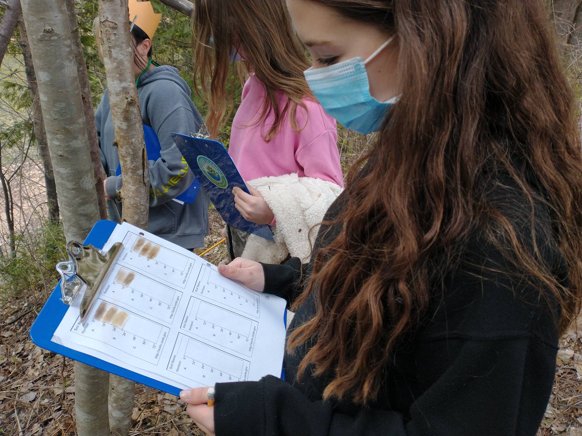 stokedonscience's tweet photo. 🌎 Earth Day 🌎
Community clean up? ✅
Lesson on Earth's history including dendrochronology and soil profiling BC's Podzol soil? ✅
Maximum fun and appreciation for our Earth? 💯 %
#wildsight #loveourearth #weonlygetone https://t.co/Ev0eWM86qN