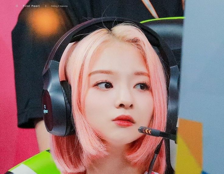 AlDiRose4's tweet photo. ♡¤Ali Di Rose¤♡
🍑19 años♡
♡heterosexual 🍑
🍑Estudiante Universitaria ♡
♡Tengo un conejo llamado flick me gusta cantar, dibujar manga,escribir,dormir y comer dulces ♡soy algo tímida pero cuando agarro confianza conocen un lado muy interesante♡
#fakegram #fakeland https://t.co/IWSzd0ahh7