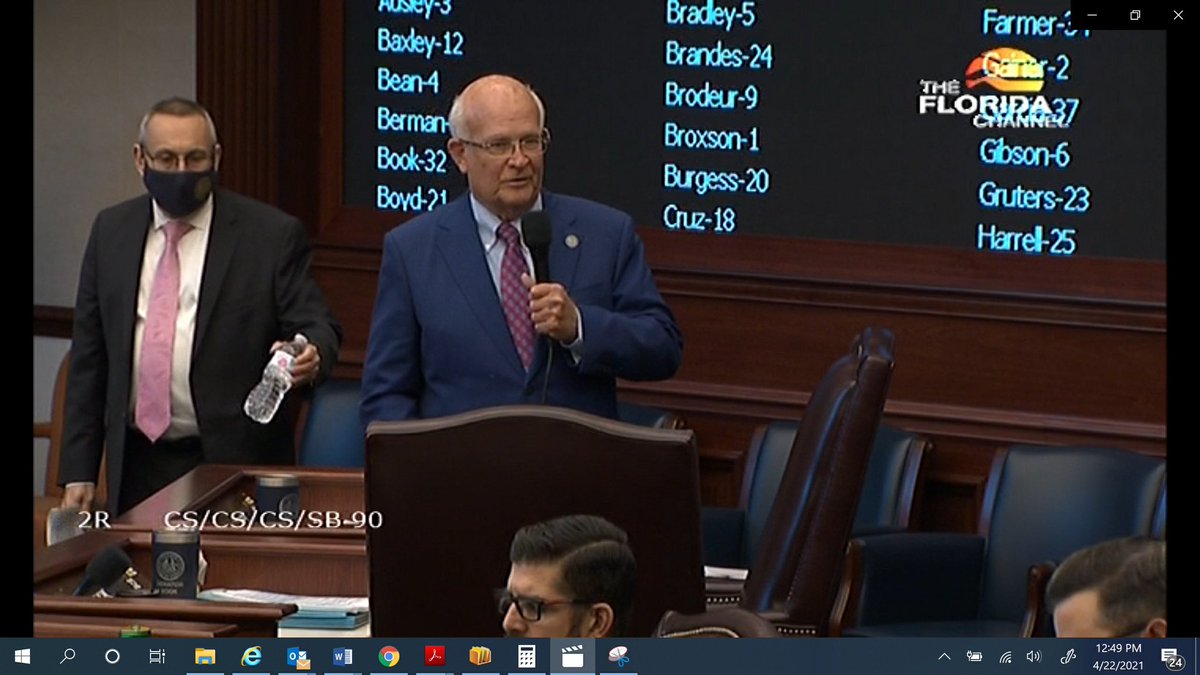 Senator Baxley gets handed a bottle of water..... while introducing a bill to criminalize handing water bottles to voters. 🤨