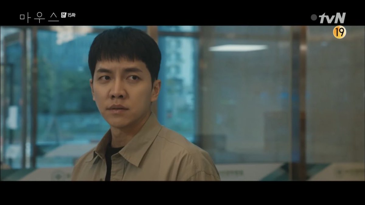 frisbeetoebells's tweet photo. friendly reminder that LEE SEUNG GI WON'T ACCEPT ANY ORDINARY CHARACTER AT THIS POINT, he obviously want to challenge himself, and jung ba reum's character clearly shows his wide range of emotions he could ever deliver.
one of the best actor indeed.
#Mouse #MouseEp15 #LeeSeungGi https://t.co/7OtKOF7H4D