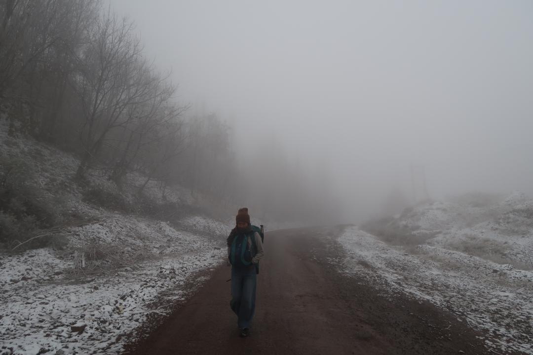 24) Los viajes están hechos de eso también. Tuvimos que irnos, entre la nieve iraní.Quedó, de todas formas, la historia, mucho más importante que el desenlace.Ya volveré, Sabbah, a vos y a tu misterio. Alamut, Irán, espérenme que un día nos encontraremos de nuevo. Inshallah.