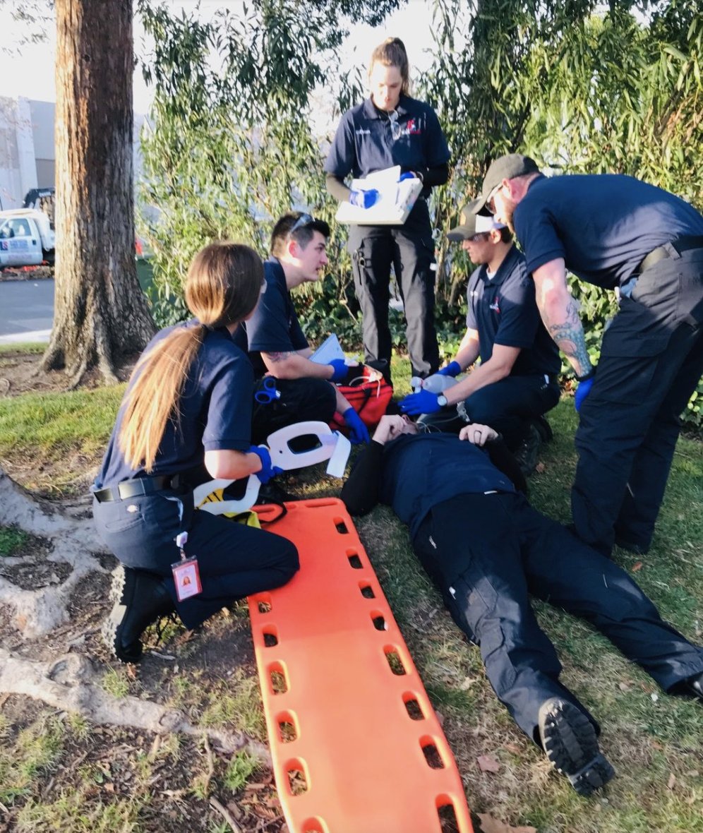 AHEDublin's tweet image. There are a few final spots left in our accelerated #EMTTraining running 4/26-5/27. Register now to kick-start your #emscareer (photo shot prior to COVID, PPE parameters are currently in place for all classes). ahe.asapconnected.com/#CourseGroupID…