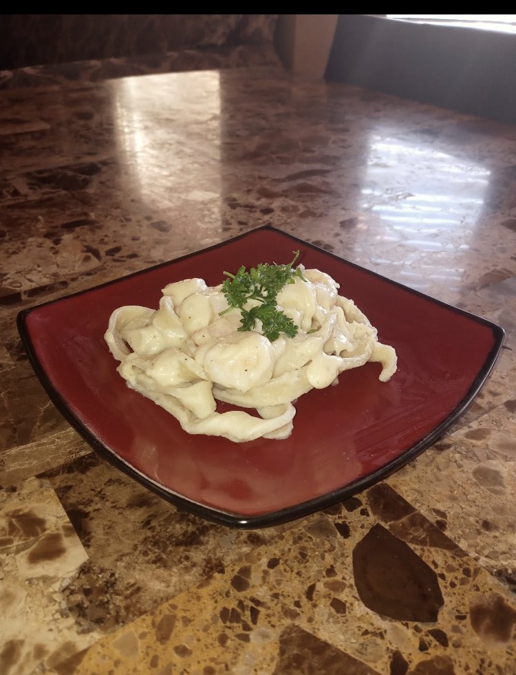 Chef_Ortiz29's tweet photo. Hybrid lab today at the champions cafe  .students worked on making shrimp fettuccine Alfredo from scratch . We have Student Cesar  Gonzalez working at home and @azalvarez7 , @IsysLopez1 , Felipe Rocha , Bruce chacon working together to keep the kitchen runing smoothly . 🍽🍝👩🏽‍🍳👨🏽‍🍳 https://t.co/JSShGItN2i