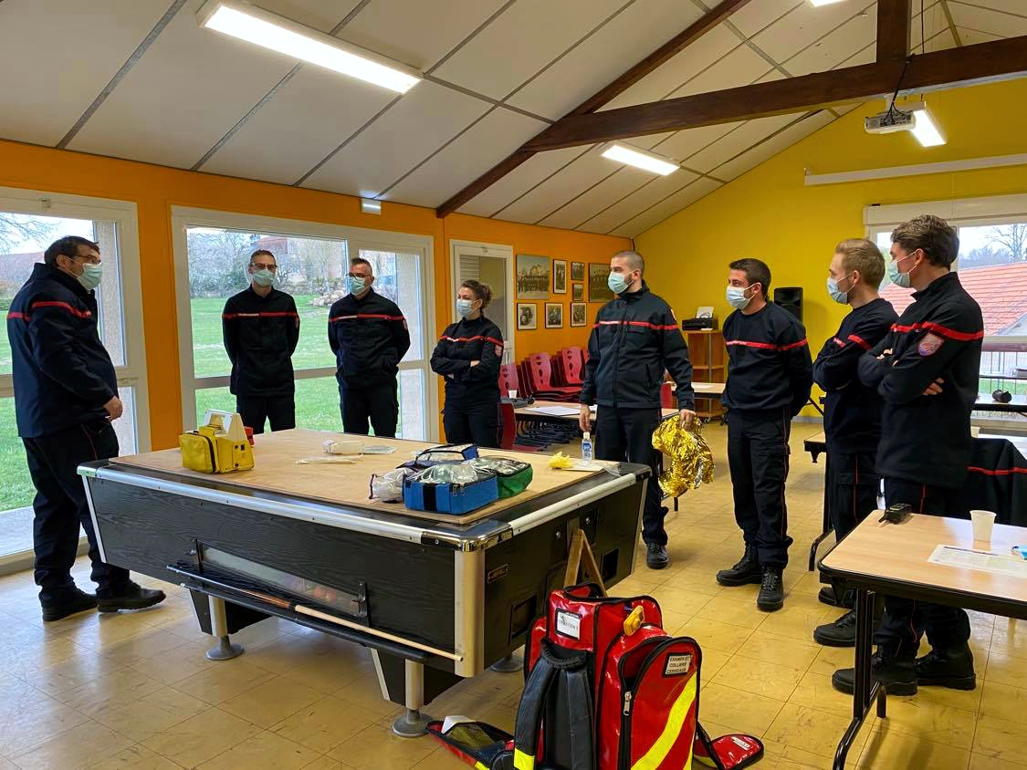 PompiersDuLot's tweet photo. Les @PompiersDuLot en formation d'équipier #PromptSecours sur 6 samedis consécutifs à #LacapelleMarival. https://t.co/SRQ5xTXKwT https://t.co/LWOLjHsO7Q
