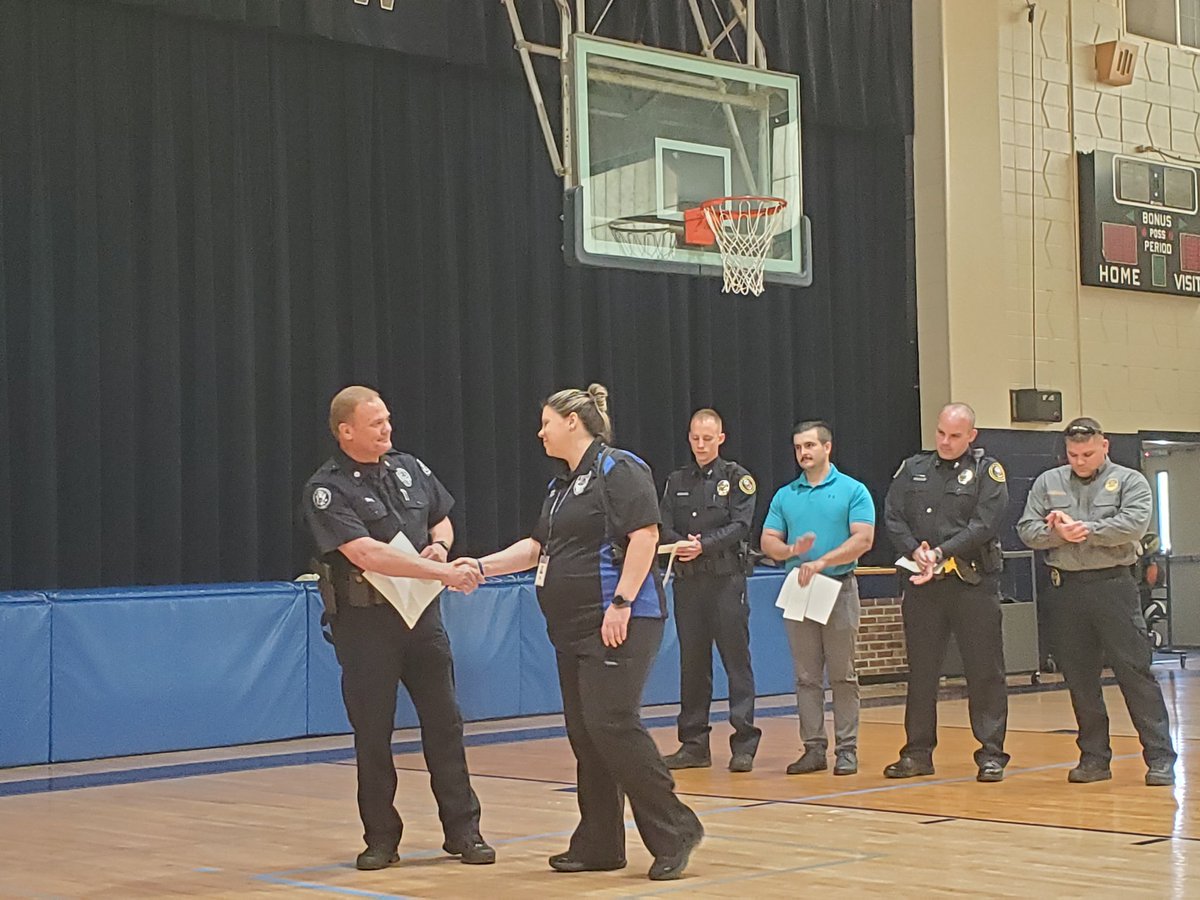 MCS_JMILLER's tweet photo. Community partners recognize MPD officers for their service to our community. WMS would also like to congratulate our SRO officer, Officer Carrick, for her service. #rocketpride #wearecity #MPD https://t.co/OvlMtrpeiX