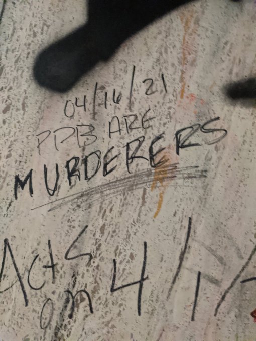 Comrade and I apparently starred in a 6man Copwatch tonight. I was absolutely not aware that a stream<a href="/tag/destiny2"class="tags"><span>#destiny2</span></a><a href="/tag/splicerfasionshow"class="tags"><span>#splicerfasionshow</span></a>