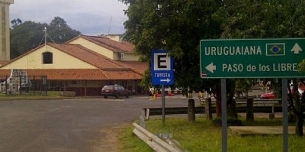 fecacera's tweet photo. #HOY #FECACERA envió notas a la Dir. Gral de Asuntos Consulares; a la Dir. Nal de Asuntos Técnicos de Frontera y a Dir. de Sanidad de Fronteras y Terminales de Transporte solicitando se normalice la situación en frontera por el transporte terrestre de carga internacional (sigue) https://t.co/REHIuG30hr