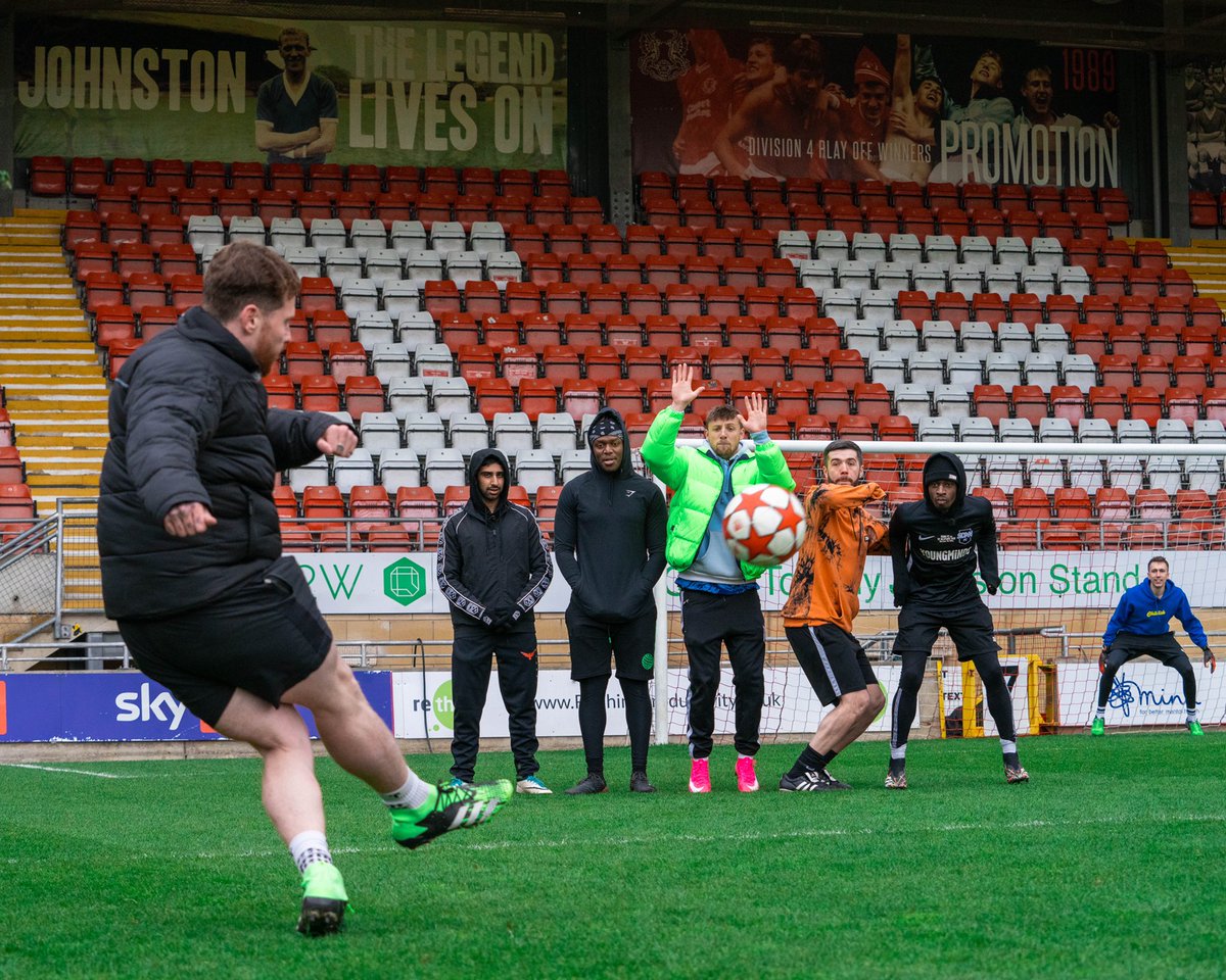 Sidemen's tweet photo. THE BEST FREEKICK VIDEO ON YOUTUBE

https://t.co/c3cPmiTsSR https://t.co/ZhOnRWRiqO