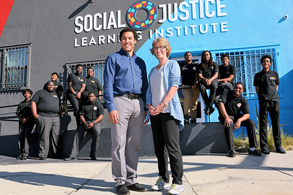 UCLAHealth's tweet image. Celebrating #NationalMedicalLaboratoryWeek.
Read an interview with laboratory professionals Omai Garner, PhD, and Linda Baum, MD, powerful voices in UCLA Health&apos;s testing and vaccination programs over the course of the pandemic:  ucla.in/3v8Psl5
#ASCPLabWeek21 @dgsomucla