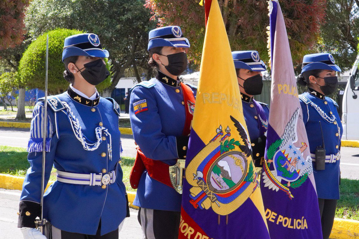 Para transformar hay que estar. Gracias Comandante #GralTannyaVarela por ser la primera de todas las que vienen detrás. 🇪🇨