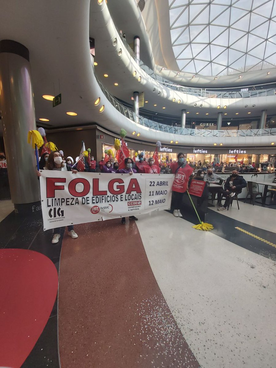 Seguimos en loita, esta vez no Marineda City da Coruña, coas traballadoras da limpeza 📢✊🏼