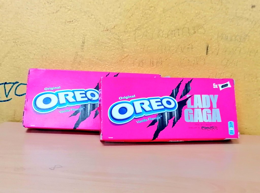 HausofAdkins's tweet photo. Anyway... Today it's my #birthday and my classmates gave me these with a lighted candle singing "happy birthday"
I love them so much 🥺😍💛
#chromatica #chromaticaoreos https://t.co/w5MeXUUxsE