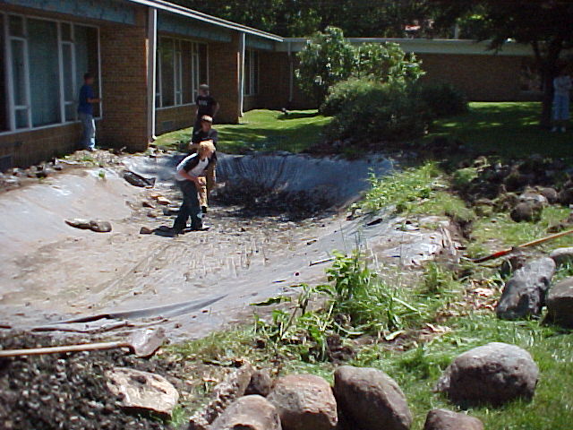 GRS_Science's tweet photo. #ThrowbackThursday circa 2005 undertook the massive project to replace #SquirrelPark 🐿️ Pond 🐟liner!
#sore #neveragain 😩
#GRStradition #CelebratingGRS https://t.co/jRKW3VasAR