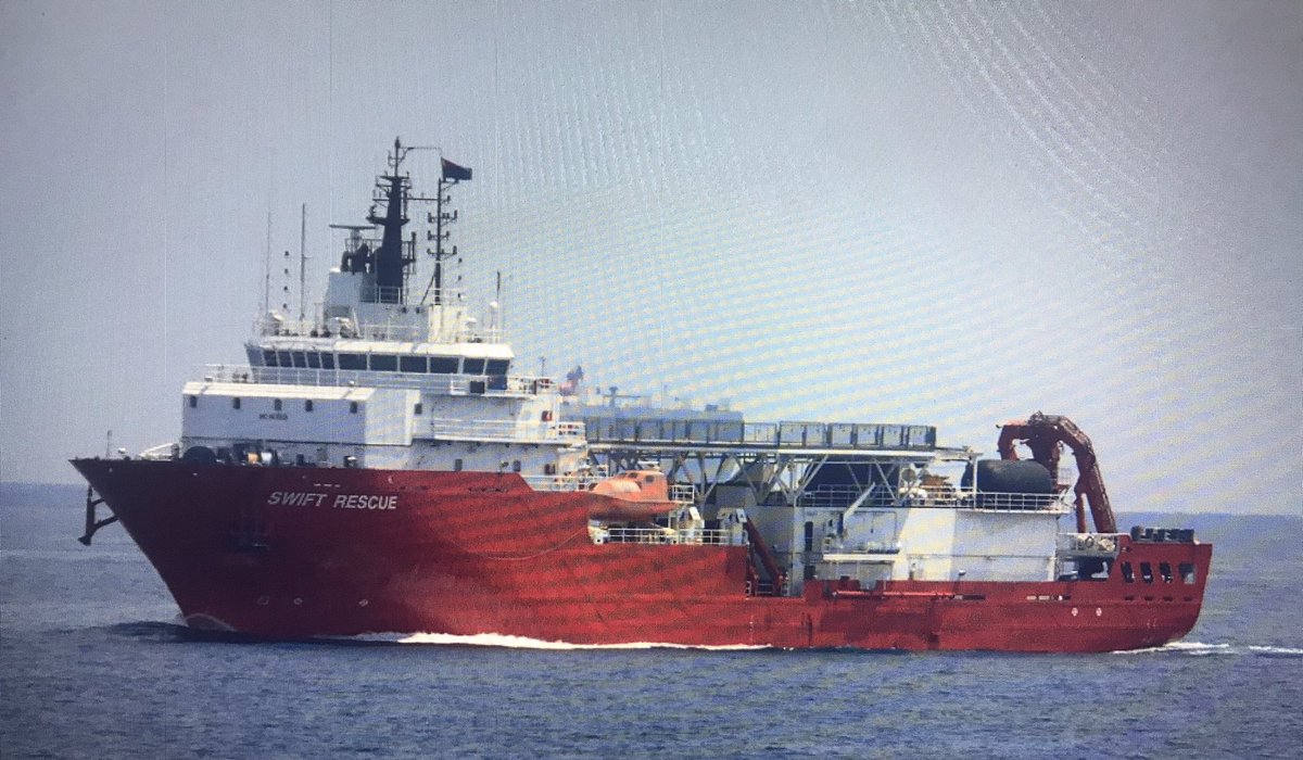 Tambien desde Singapur, el MV Swift Rescue con importante material batimétrico va rumbo mar de Bali, al norte de la isla homónima a 11kn, donde la plataforma, si bien es profunda 600/750m, no tiene las quebradas y cañadones de hasta 1300m mas los 1000m debajo del mar argentino