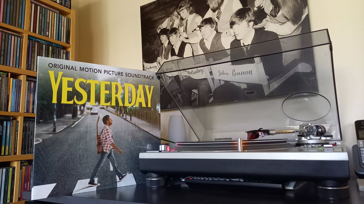 Onbekende muzikant raakt verzeild in een wereld waarin hij de enige is die #TheBeatles kent. We nemen de reclameblokken maar even voor lief, maar dadelijk op @Net5 @yesterdaymovie Een leuke, muzikale film met een voortreffelijke #soundtrack . #kijktip