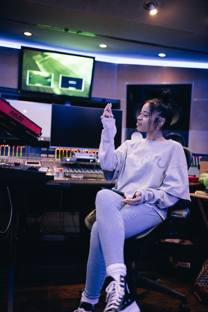 Iamelvari's tweet image. What’s your favorite lyrics from “Piece of Me” off #MadeinLagos?? wizkid.lnk.to/MIL