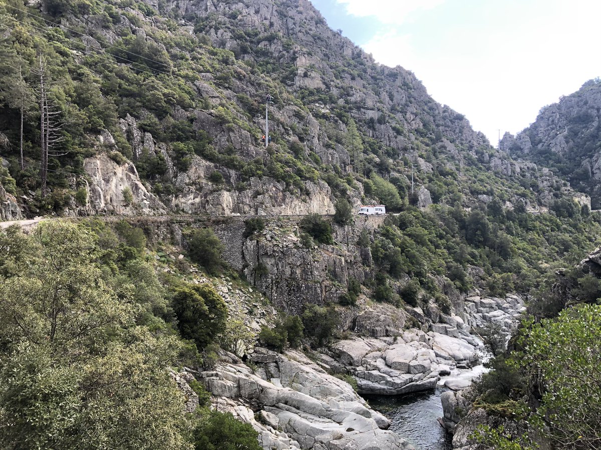 khoren26's tweet photo. Transmission du savoir sur chantier #edfcorse #ghisoni https://t.co/BX8nclPLzY