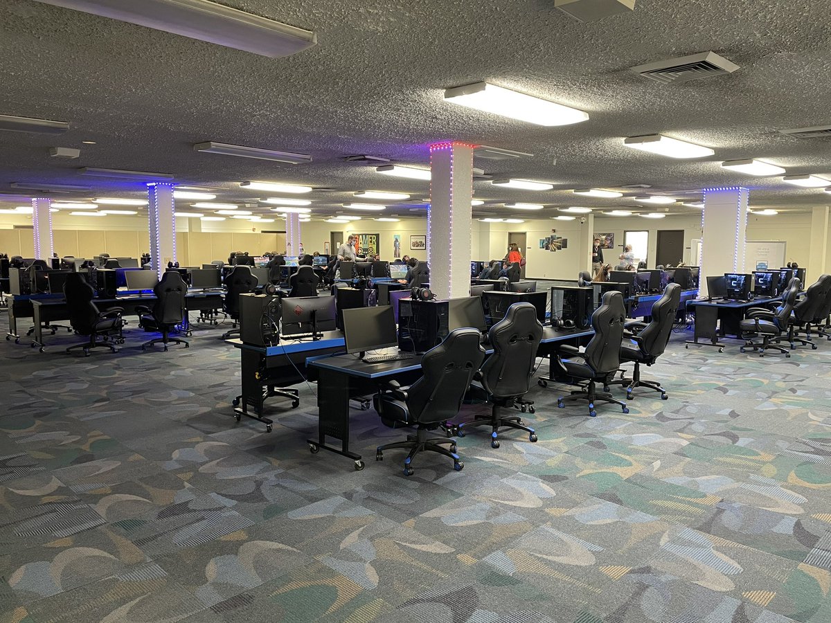 Got to check out and game a little at an esports setup <a href="/WichitaUSD259/">Wichita Public Schools</a> downtown building with <a href="/CCALIONS/">CCA WICHITA</a> HS students, thx <a href="/clintdayhuff/">Clint Dayhuff</a> for taking us on the tour! #esports <a href="/HSELesports/">High School Esports League</a>