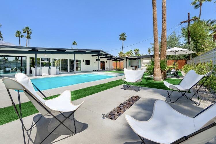 ScottThomasID's tweet photo. Who’s ready for a weekend in the sun? ☀️ 
#palmsprings #midcenturymodern https://t.co/GcyeqZM3Eu