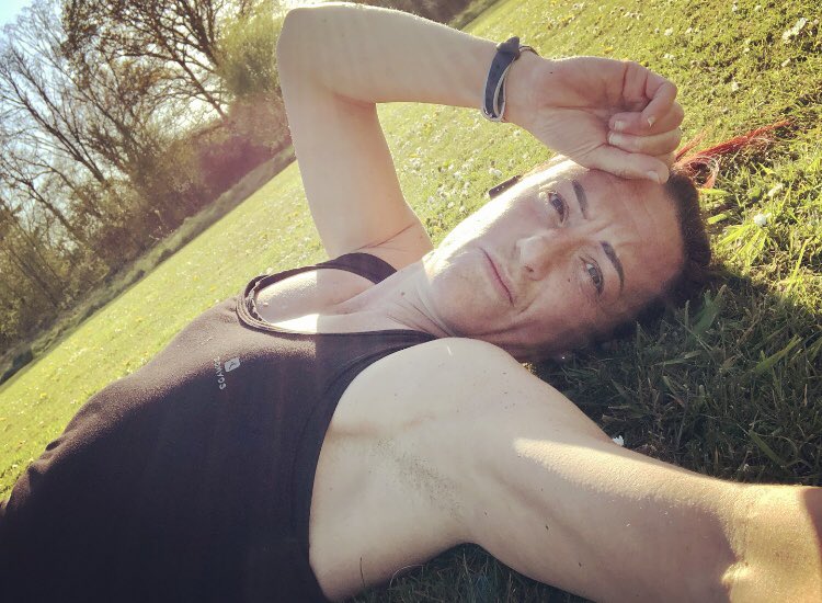 WelshieBerry's tweet photo. When your reminiscing of the time you played international rugby.
Pitch Session. Destroyed myself! 🤣Pitch lengths, crawling, down ups.. ah those were the days 🤪😅 #LegBurn #AbBurn #ExInternational #Rugby #Cymru #TaxiForBerry 🤣 https://t.co/eE2t1hQgJz